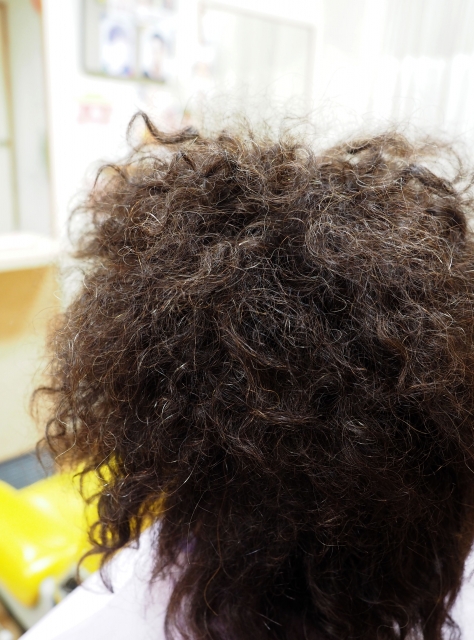 髪の毛がボサボサでくせ毛 解決する方法は２つ 阿倍野の美容院 美容室 アトリ